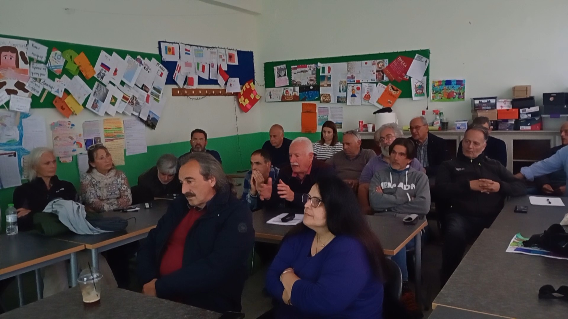 Το κοινό στη συζήτηση στο Σχολικό Κέντρο Παξών.